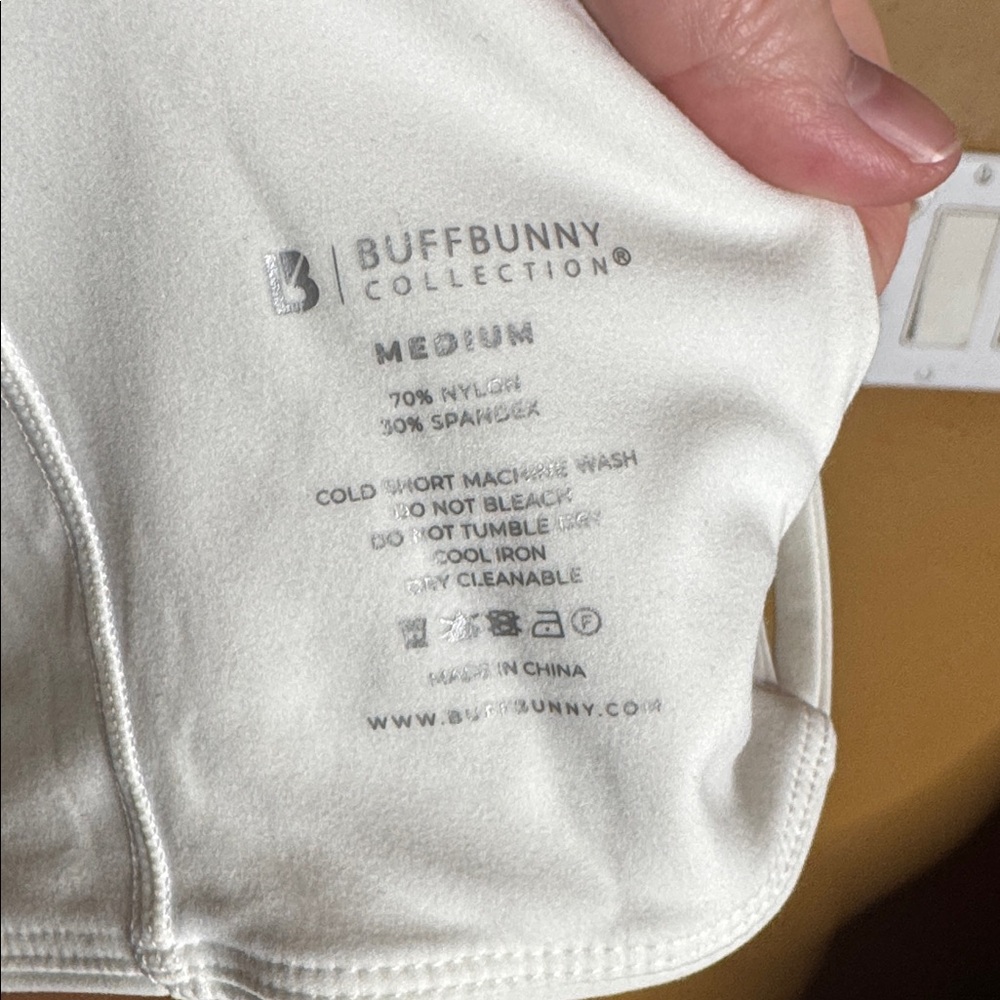 NWT Buffbunny Ivy Crop Sports Bra White Energy Fabric Size Medium Lattice Back - Picture 11 of 13